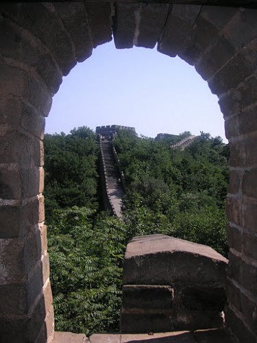 Vista por un torreón de la Gran Muralla de Mutianyu
