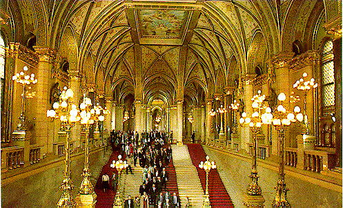 Escalera principal del Parlamento de Budapest