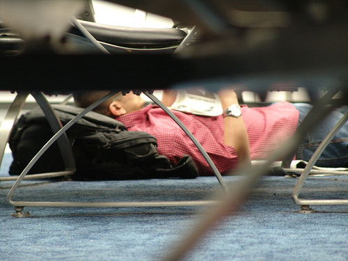 Durmiendo en aeropuertos de manera cómoda