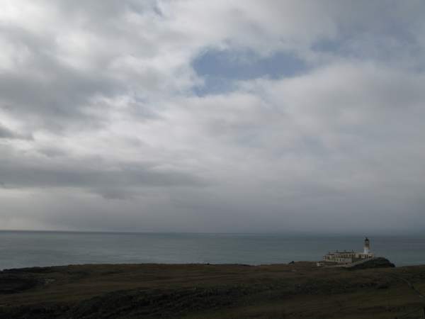 El faro Nest Point en el oeste de la isla de Skye