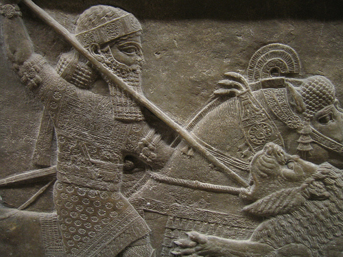 Asurbanipal cazando leones, en el Museo Británico de Londres (II)