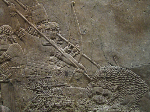 Asurbanipal cazando leones, en el Museo Británico de Londres (III)