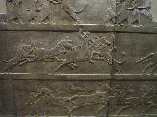 Asurbanipal cazando leones, en el Museo Británico de Londres (IV)
