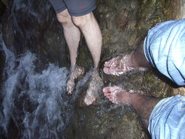 Con los pies en el río del Todra