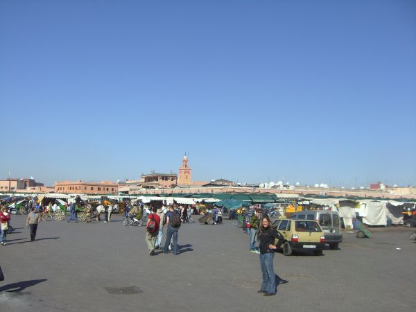 La plaza Djema-el-Fna de día