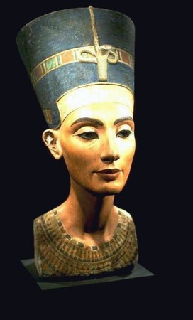 Restauración del busto de Nefertiti