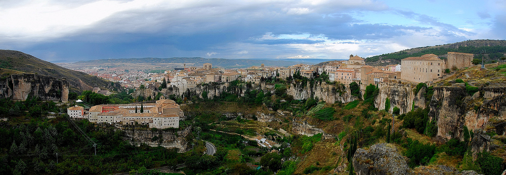 Vista de Cuenca sobre la Hoz del Huécar