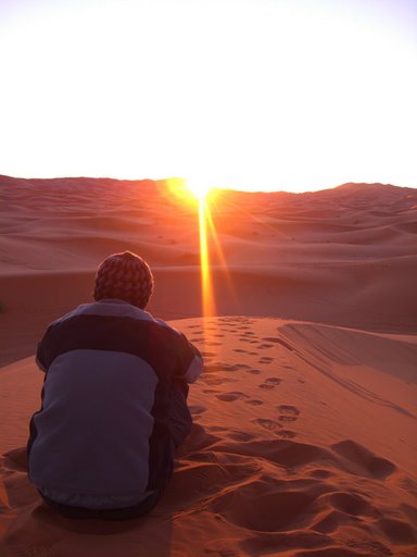 Salida del sol en Erg Chebbi desde lo alto de la gran duna