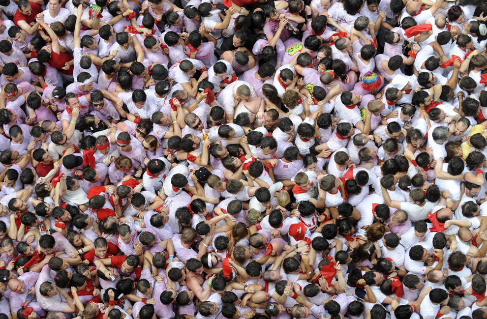 Muchedumbre en Pamplona durante el chupinazo