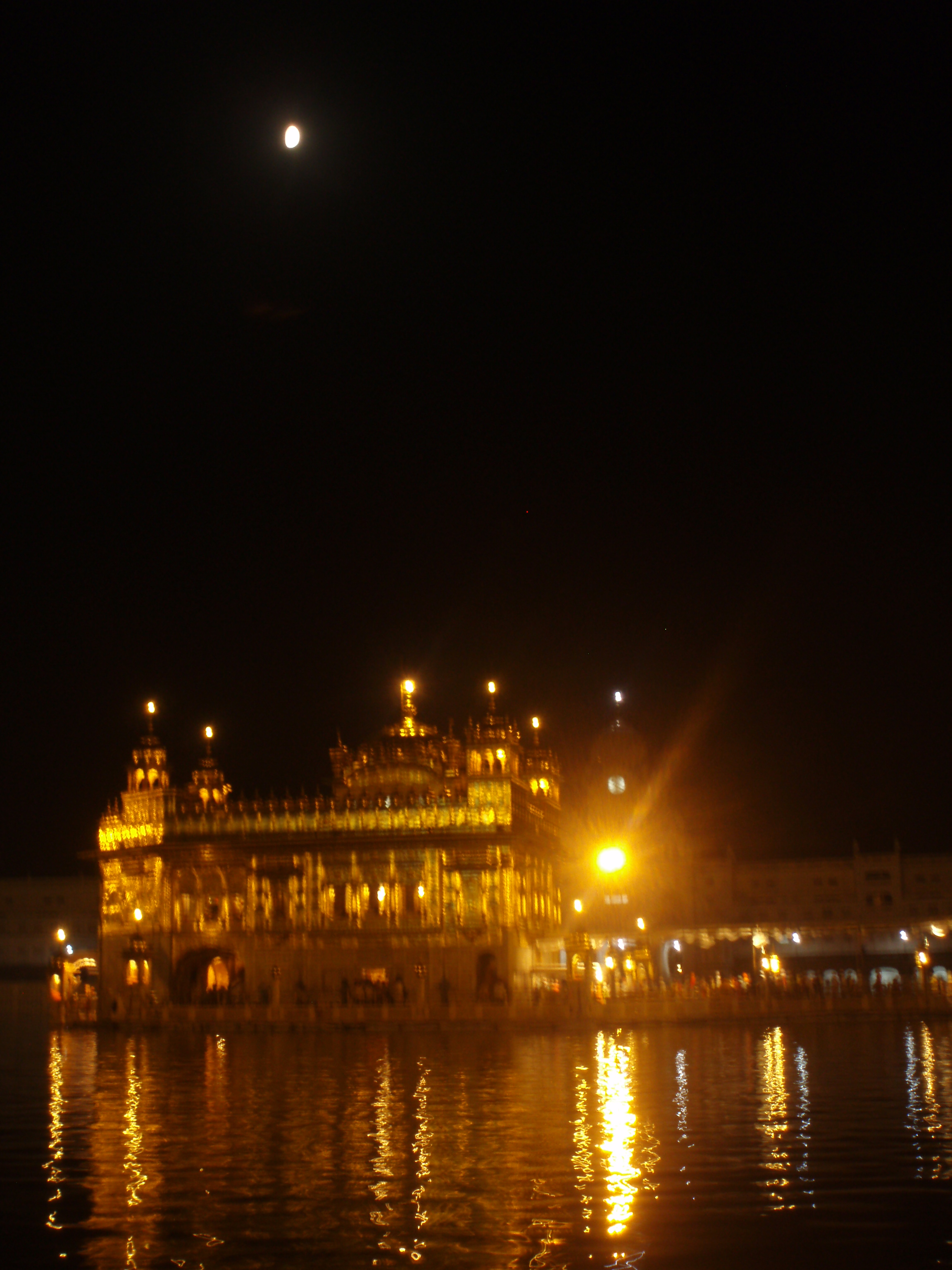 Golden Temple at night, Amritsar (@Doris Casares)