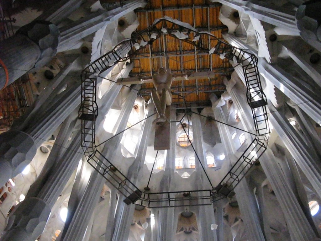 Interior de la capilla central de la Sagrada Familia