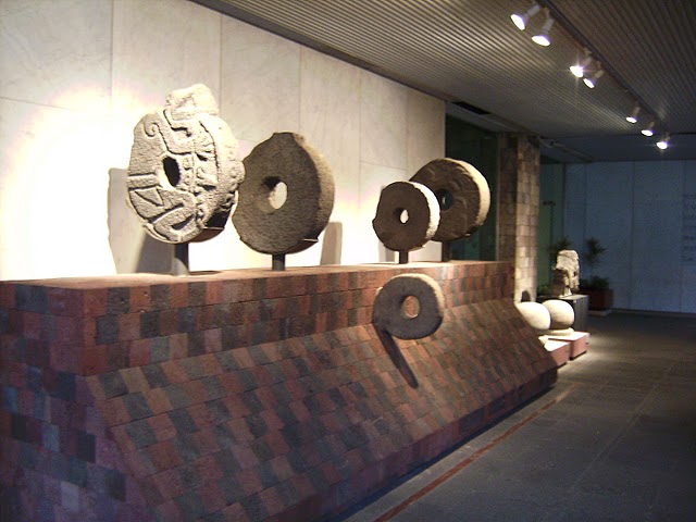 Exposición del juego de la pelota maya en el Museo de Antropología de México DF