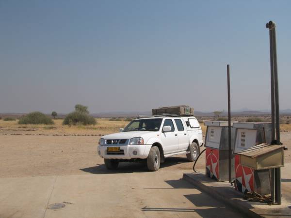 En la gasolinera de Palmwag en Namibia