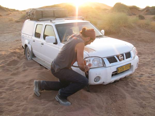 Nuestro jeep embarrancado en la arena de Sossusvlei