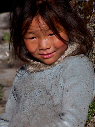 Niña de origen tibetano en el norte de Nepal @3viajes