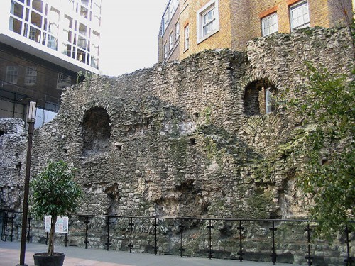 Fragmento de la muralla romana de Londres (Fuente: Wikimedia commons)