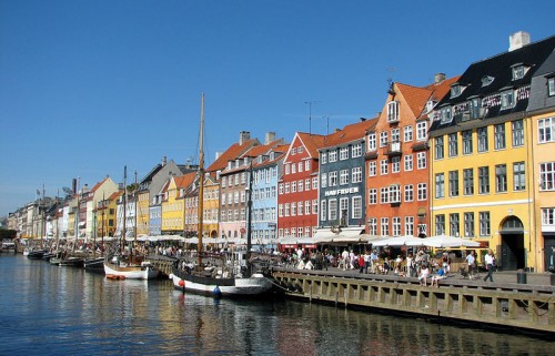 Canales de Nyhavn en Copenhague @ Wikipedia