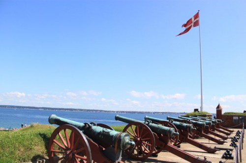 Cañones del castillo de Kronborg en Dinamarca