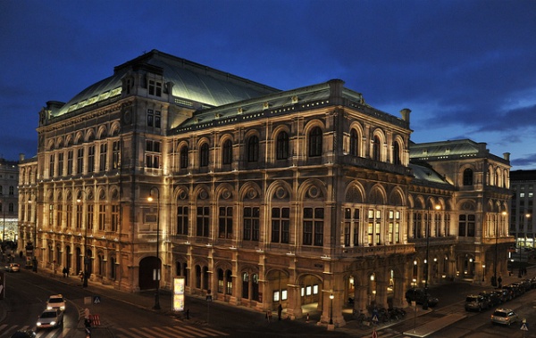 Ópera de Viena, fachada de noche