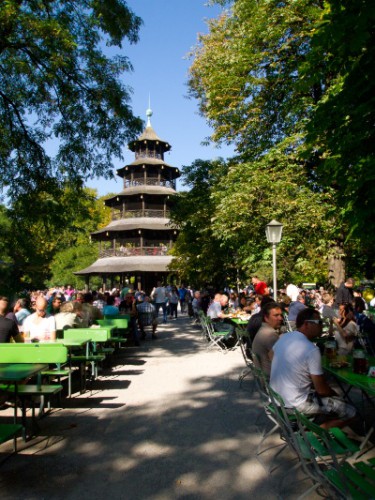 Pagoda china y biergarten en Munich