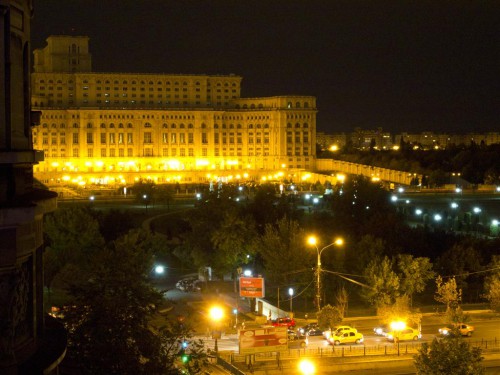 Parlamento rumano de noche