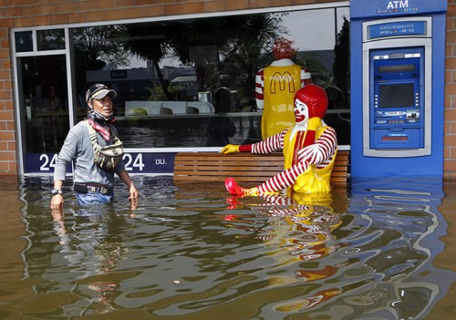 McDonalds de Bangkok inundado @guardian