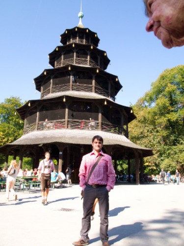 Curioso efecto de tamaños en pagoda china de Munich