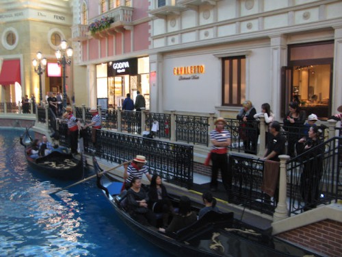 Cola para subir a las gondolas del The Venetian en Las Vegas