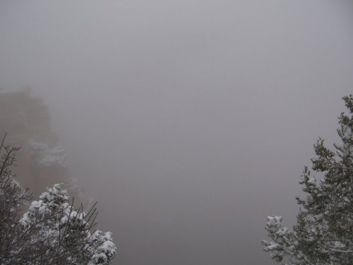 El Grand Canyon con niebla