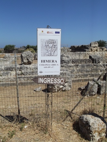Cartel de entrada a las ruinas del Templo de la Victoria de Hímera