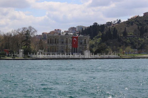 El Palacio de Dolmabahçe de Estambul desde el crucero