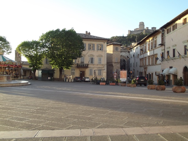 Piazza Santa Chiara en Asís