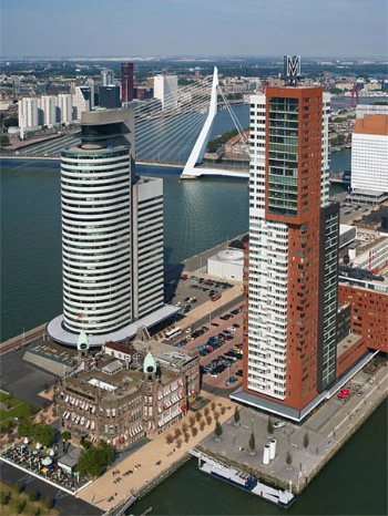 Kop van Zuid en Rotterdam, y el puente Erasmus