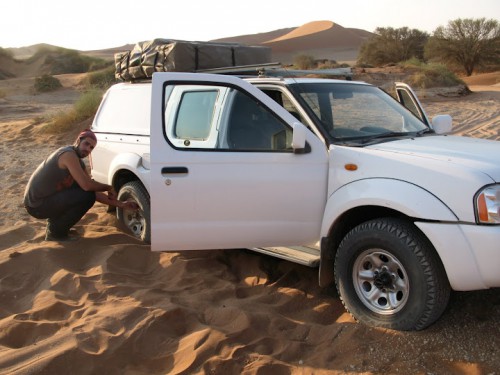 Con el coche atrapado en Sossusvlei en Namibia
