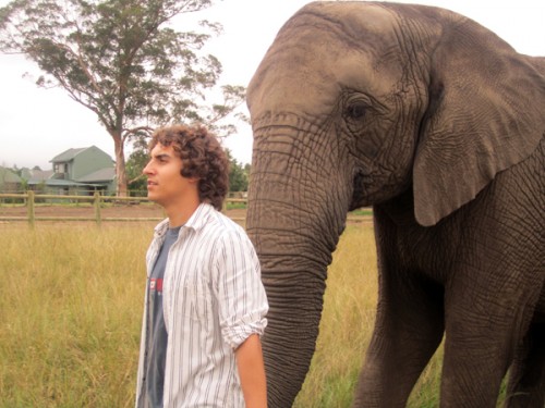 Jorge Pérez con un elefante