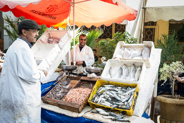 Puesto de pescado en el Mercado Central de Casablanca