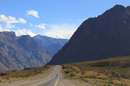 Carretera de Argentina a Chile entre los Andes