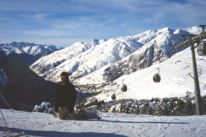 Contemplar la naturaleza nevada de los Pirineos