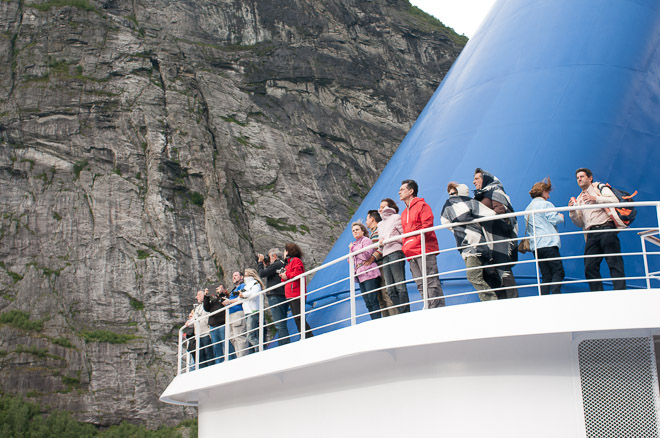 Conmoverse ante la imponente naturaleza de los fiordos en Noruega.