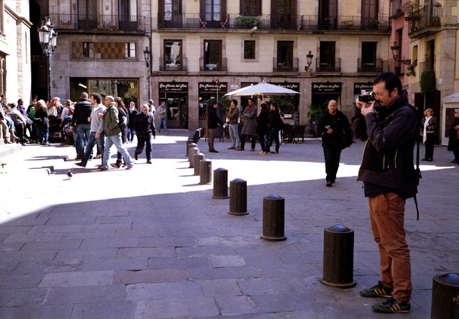 Alfons Rodríguez con su Leica M6 + Voigtlander 24mm, en pleno barrio gótico de Barcelona
