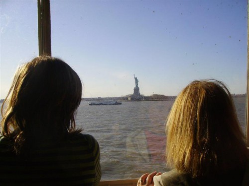 Estua de la libertad desde el Ferry de Staten Island