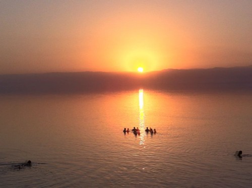 Puesta de sol en el Mar Muerto @tusdestinos