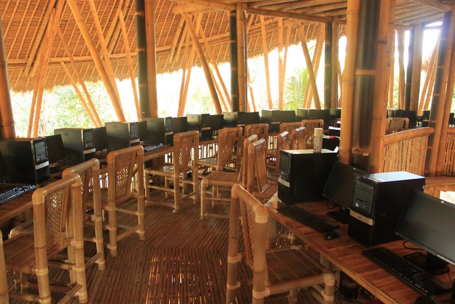 Sala de bambú de informática 