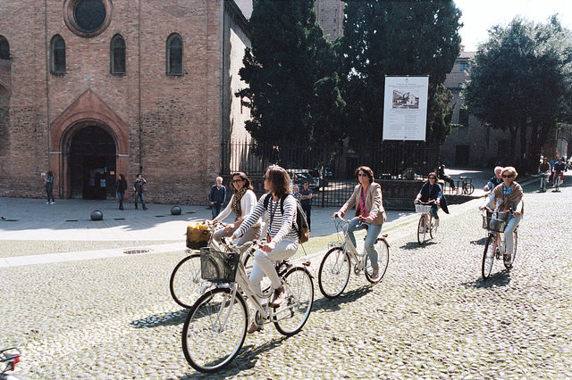 Bolonia, bicis en Piazza Santo Stefano