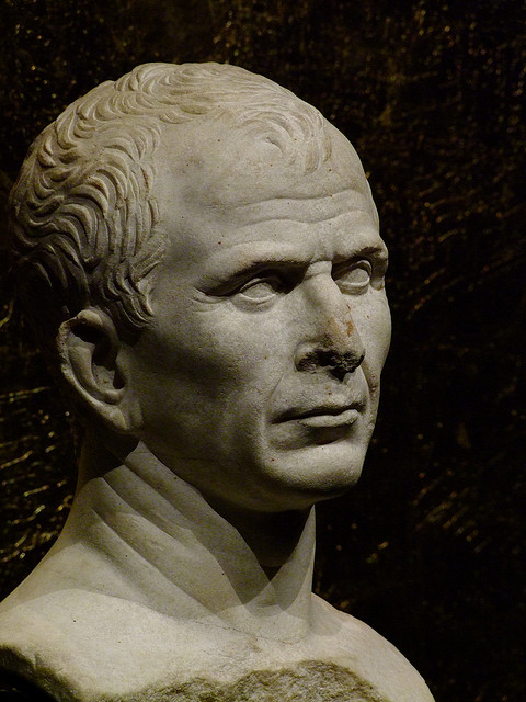 Busto de Julio César en Arles