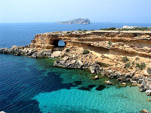 Acotado un espacio en Cala Comte (Ibiza) por peligro de desprendimiento
