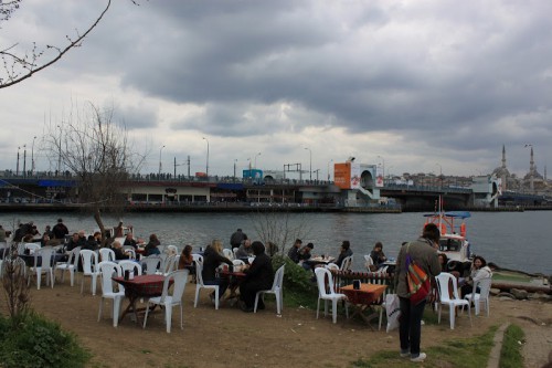 Restaurantes de pescado a orillas del mar de Mármara de Estambul