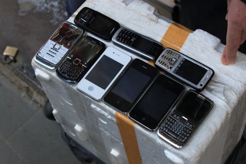 Teléfonos falsos en el zoco de Estambul